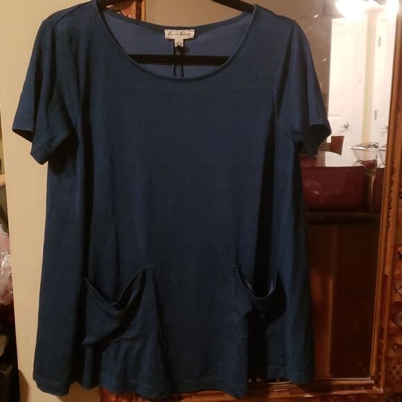 Cute blue shirt with pockets - Picture 1 of 3